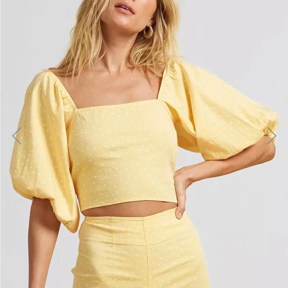 **3 for $30** 
Yellow Billabong polka dot crop top